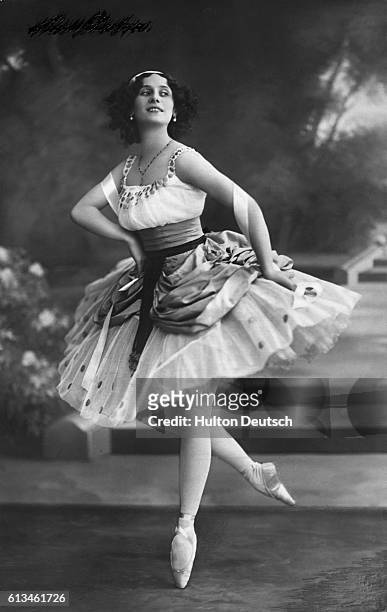 Russian ballerina Anna Pavlova performs a dance.