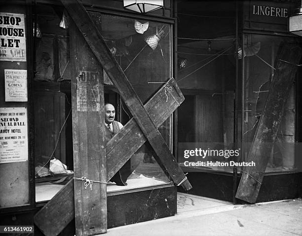 Smashed Against 5,991 London 1936 Stock Photos, High-Res Pictures, and Images - Getty ...
