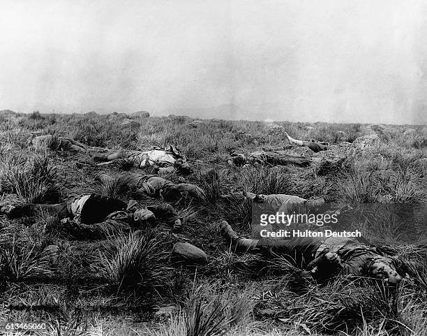 The dead lying on the battle field of Spioen Kop. | Location: Spion Kop, South Africa.