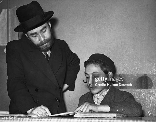 Young Jews Rabbi Jewish Children In Classroom Photos and Premium High Res Pictures ...