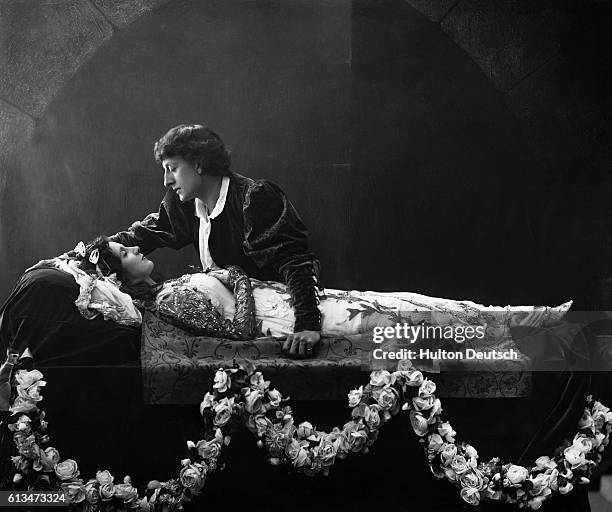 Beatrice Campbell as Juliet and Johnson Forbes-Robinson as Romeo in a scene from the 1895 production of Shakespeare's Romeo and Juliet at the Lyceum...