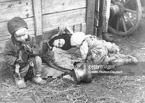 Starving children during a famine, Russia, 1922.