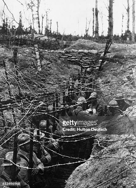 French soldiers wait in their trenches at the Western Front during the First World War.