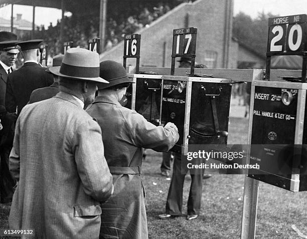 Horse Racing Ticket Photos and Premium High Res Pictures - Getty Images