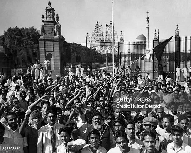 Crowds of supporters of the Moslem League gather outside the entrance to the Viceregal Lodge to show their support for members who were to be sworn...