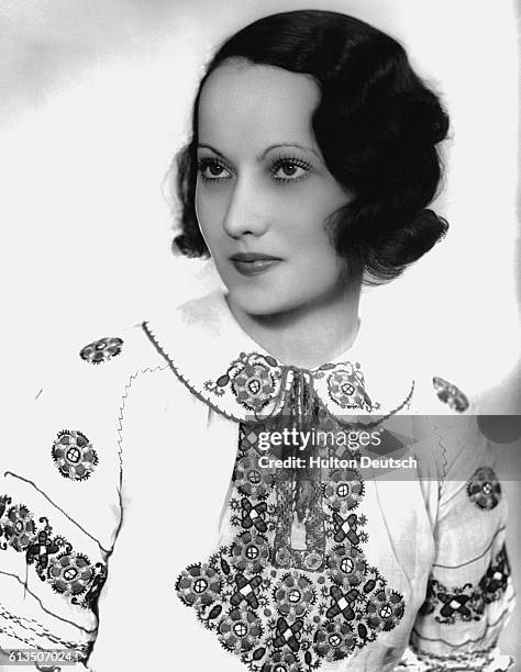 Actress Merle Oberon, 1933