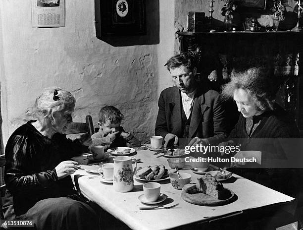 Dan Baker and family eating dinner.