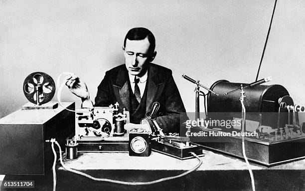 Marconi with early receiving and transmitting apparatus ca.1901