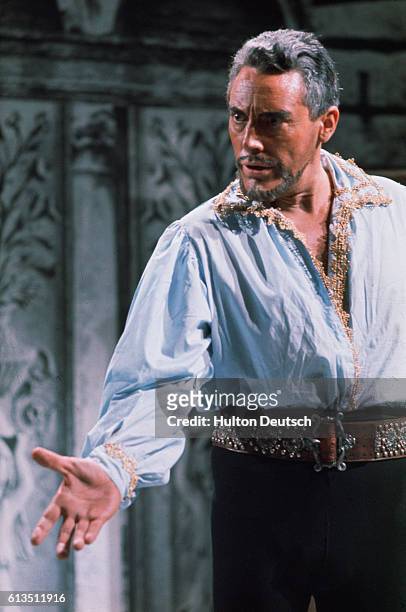 Italian tenor Mario del Monaco plays Othello in the Shakespeare play of the same name.