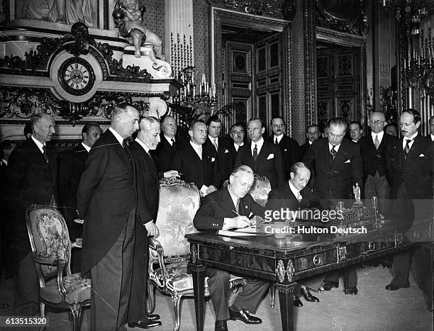 Joachim von Ribbentrop and Georges Bonnet sign the Franco-German Declaration of non-agression in the clock room of the Quai D'Orsay. Present at the...