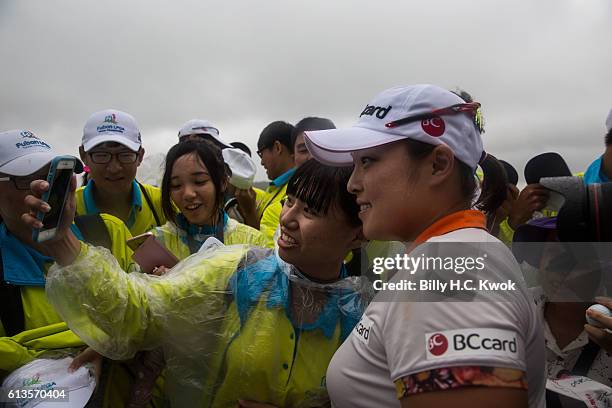 Ha Na Jang takes a selfie with fans after winning the competition in the Fubon Taiwan LPGA Championship on October 9, 2016 in Taipei, Taiwan.