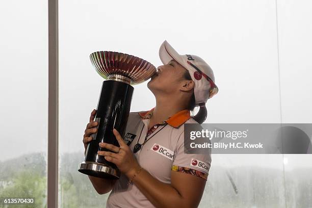 Ha Na Jang kisses the trophy after winning the competition in the Fubon Taiwan LPGA Championship on October 9, 2016 in Taipei, Taiwan.