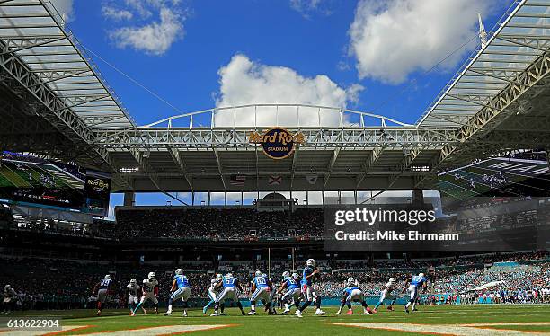 Marcus Mariota of the Tennessee Titans passes during a game against the Miami Dolphins on October 9, 2016 in Miami Gardens, Florida.