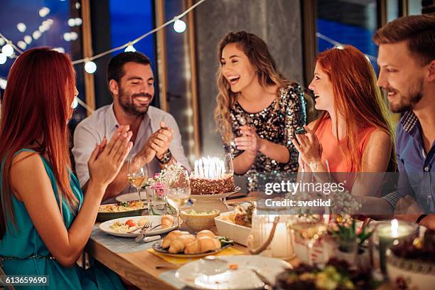 applause for the bithday girl! - party inside stockfoto's en -beelden