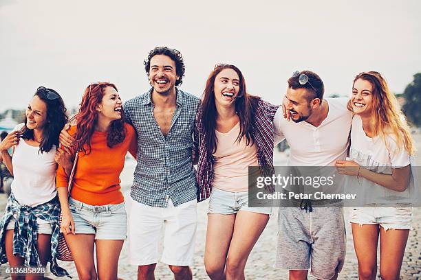 happy friend　１本目 Happy Friends In The Summer High-Res Stock Photo - Getty Images