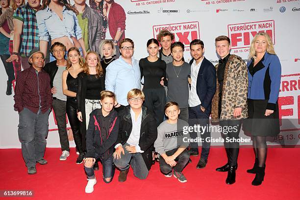 Director Mike Marzuk, Producer Andreas Ulmke-Smeaton; Helena Siegmund-Schulze, Janina Stopper, Sarah Mahita, Roland Schreglmann, Lisa Tomaschewsky,...