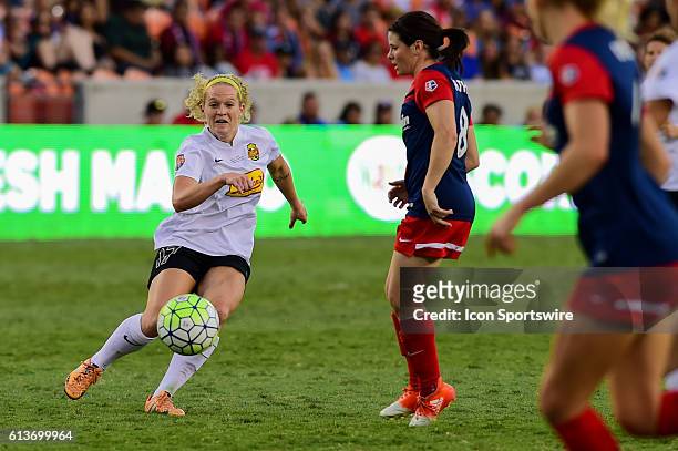 Flash forward Kristen Hamilton passes the ball in traffic during the 2016 NWSL Championship soccer match between WNY Flash and Washington Spirit at...
