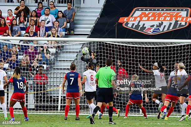 Washington Spirit goalkeeper Kelsey Wys makes a save during the 2016 NWSL Championship soccer match between WNY Flash and Washington Spirit at BBVA...