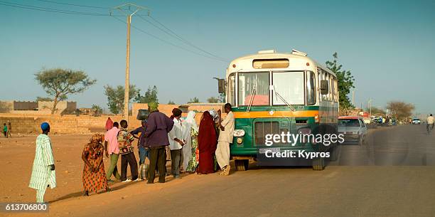 africa, north africa, niger, view of overloaded african bus stop with passengers (2007) - ethnic woman driving a car stock pictures, royalty-free photos & images