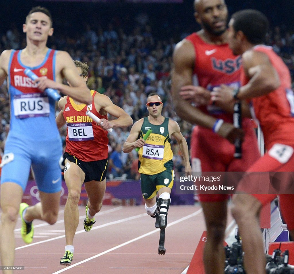 Pistorius competes in men's 4x400m relay final