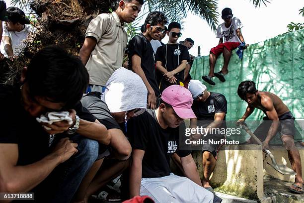 Eric Sison 174 Pasay Cemetery Stock Photos, High-Res Pictures, and Images - Getty ...