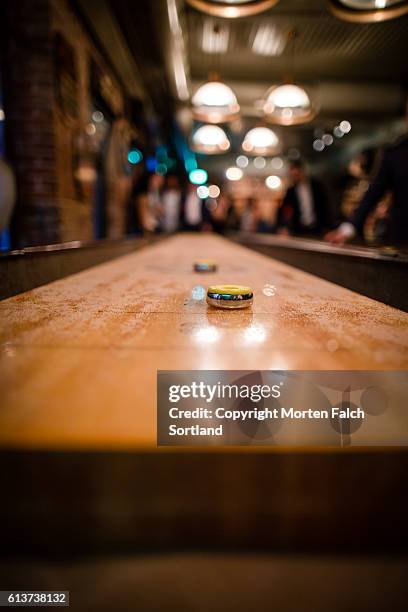 shuffleboard - shuffleboard stock pictures, royalty-free photos & images