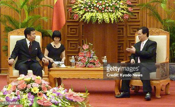 Vietnam - Japanese Economy, Trade and Industry Minister Yukio Edano and Vietnamese Prime Minister Nguyen Tan Dung hold talks in Hanoi on Aug. 15,...