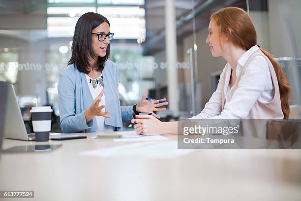 coaching and advise, two business woman working together. - demonstration stockfoto's en -beelden