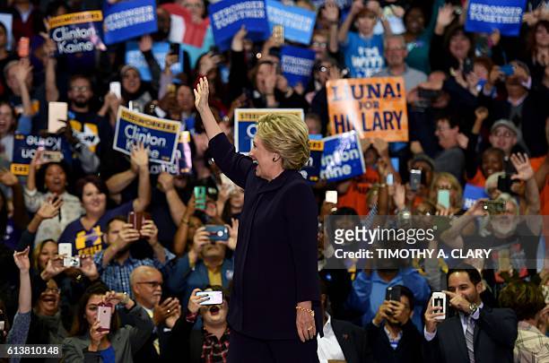 Democrat nominee Hillary Clinton arrives at a rally at Wayne State University in Detroit, Michigan October 10, 2016. / AFP / TIMOTHY A. CLARY