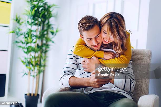 posting on the social media network - couple smartphone stock pictures, royalty-free photos & images