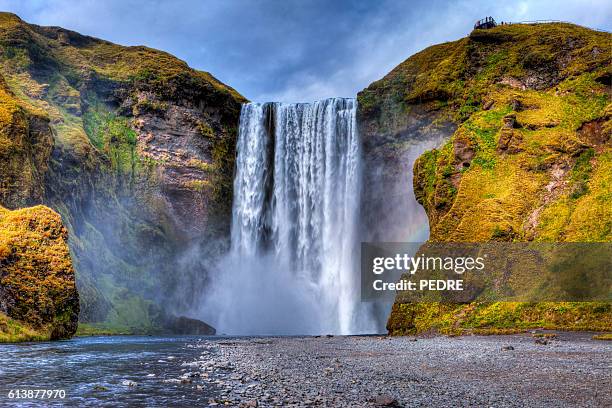 skogafoss-wasserfall - wasserfall stock-fotos und bilder
