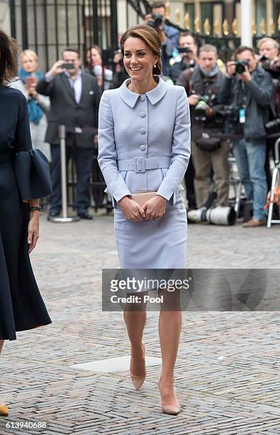 Catherine, Duchess of Cambridge arrives to visit the Mauritshuis Gallery during a solo visit to the Hague on October 11, 2016 in the Hague,...