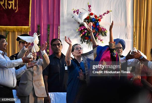 President Pranab Mukherjee, former Prime Minister Dr. Manmohan Singh, Congress President Sonia Gandhi during the Dusshera celebrations at Shri...