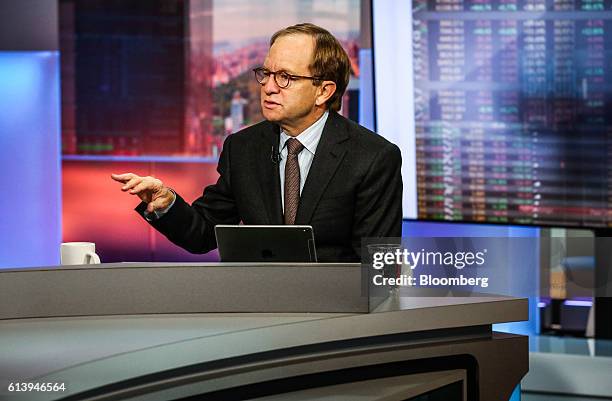 27 Willett Advisors Llc Chairman Steve Rattner Interview Stock Photos ...