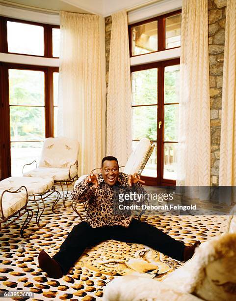 Deborah Feingold/Corbis via Getty Images) GREENWICH Singer Luther Vandross at home July 1998 in Greenwich, Connecticut.