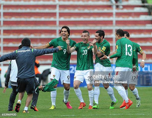 Pablo Escobar of Bolivia celebrates with teammates after scoring the opening goal during a match between Bolivia and Ecuador as part of FIFA 2018...