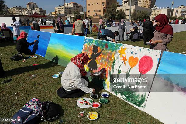 Palestinian art students take part in a festival marking the World Mental Health Day on October 11, 2016 in Gaza City.