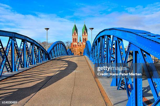freiburg, blaue brücke and church herz-jesu - freiburg im breisgau stock-fotos und bilder