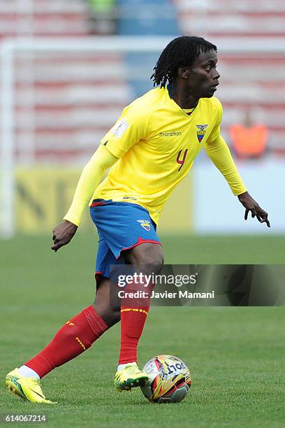 Juan Carlos Paredes of Ecuador drives the ball during a match between Bolivia and Ecuador as part of FIFA 2018 World Cup Qualifiers at Hernando Siles...