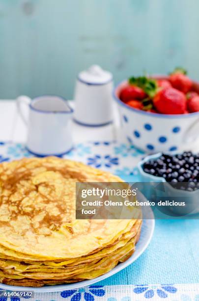 beautiful and thin pancakes lie on a plate. - thin mint stock pictures, royalty-free photos & images