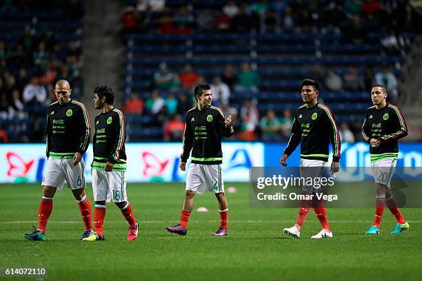 Players of Mexico warm up prior the International Friendly Match between Mexico and Panama at Toyota Park on October 11, 2016 in Chicago, United...