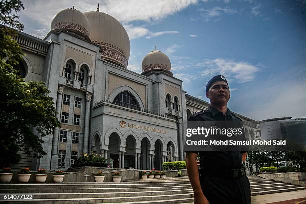 Malaysian Royal Police stand guard outside the courthouse during Anwar Ibrahim hearing in sodomy case on October 12, 2016 in Putrajaya, Malaysia....