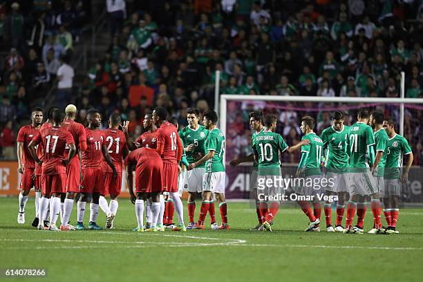 Players of Mexico and Panama gather at midfield after the International Friendly Match between Mexico and Panama at Toyota Park on October 11, 2016...