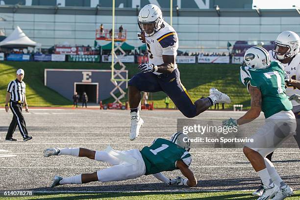 Toledo Rockets running back Kareem Hunt runs with the ball during game action between the Toledo Rockets and the Eastern Michigan Eagles played at...