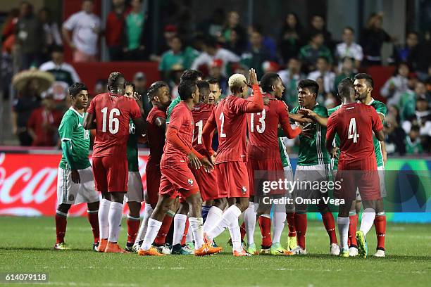 Players of Mexico and Panama argue during the International Friendly Match between Mexico and Panama at Toyota Park on October 11, 2016 in Chicago,...