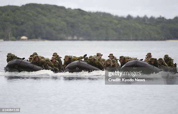 United States - Members of Japan's Ground Self-Defense Force and the U.S. Marine Corps board small boats to head for a landing point on the northern...