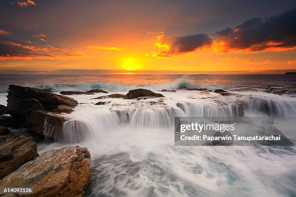 coogee water fall - coogee beach bildbanksfoton och bilder