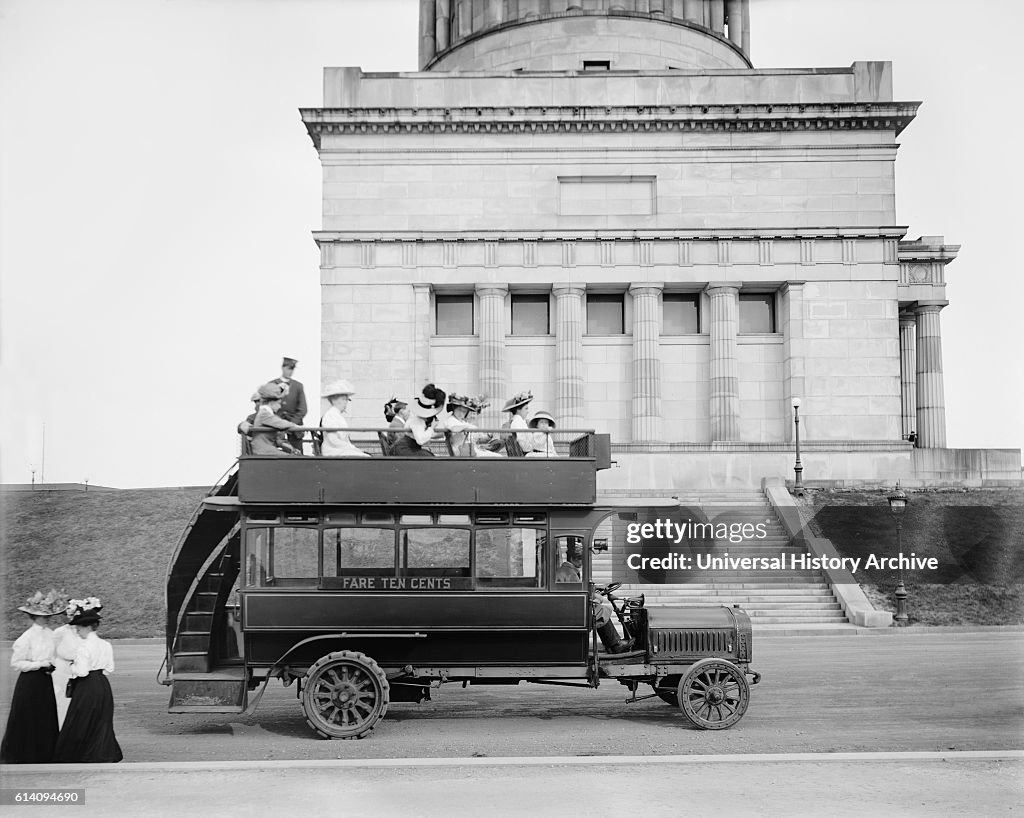 Tour Bus at Grant's Tomb, Riverside, Drive, New York City, USA, circa 1910