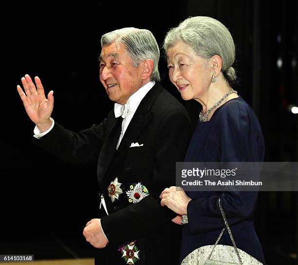 Emperor Akihito and Empress Michiko wave to King Philippe and Queen Mathilde of Belgium after the state dinner at the Imperial Palace on October 11,...