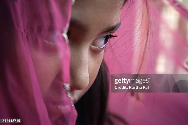 11 year old indian girl under veil - bengali girl stock-fotos und bilder